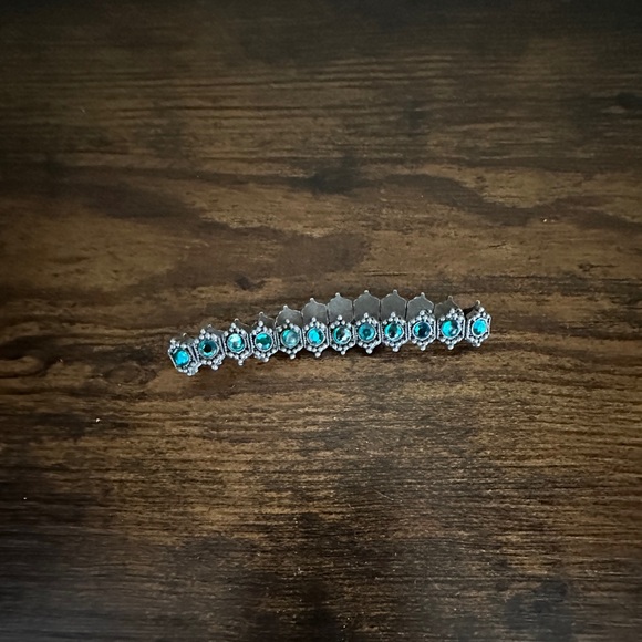 Southwestern Design Turquoise Stone Stretch Bracelet - Picture 5 of 10